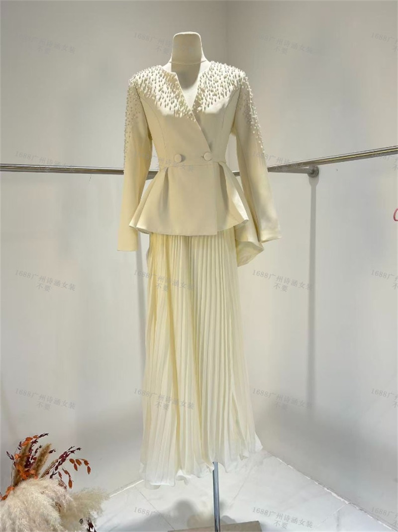 Elegant Pearls Beige Prom Dres - Women'S Formal Wear For A Wedding ulasan dan harga
